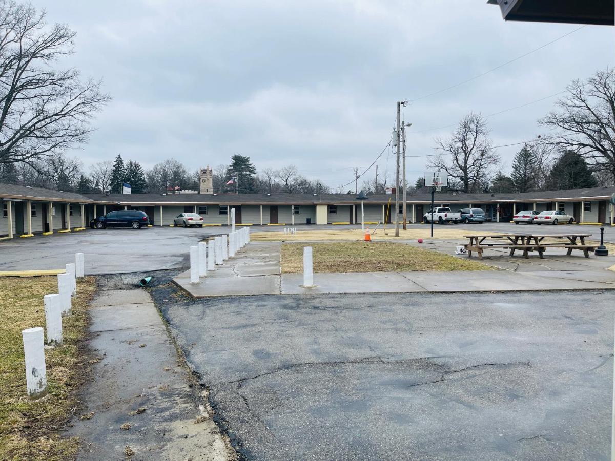 Woodridge Motel Terre Haute Exterior photo