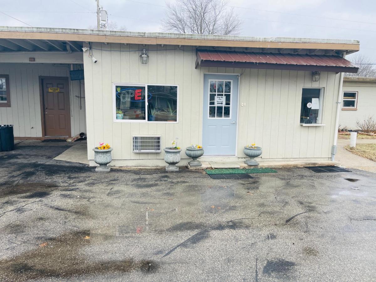 Woodridge Motel Terre Haute Exterior photo