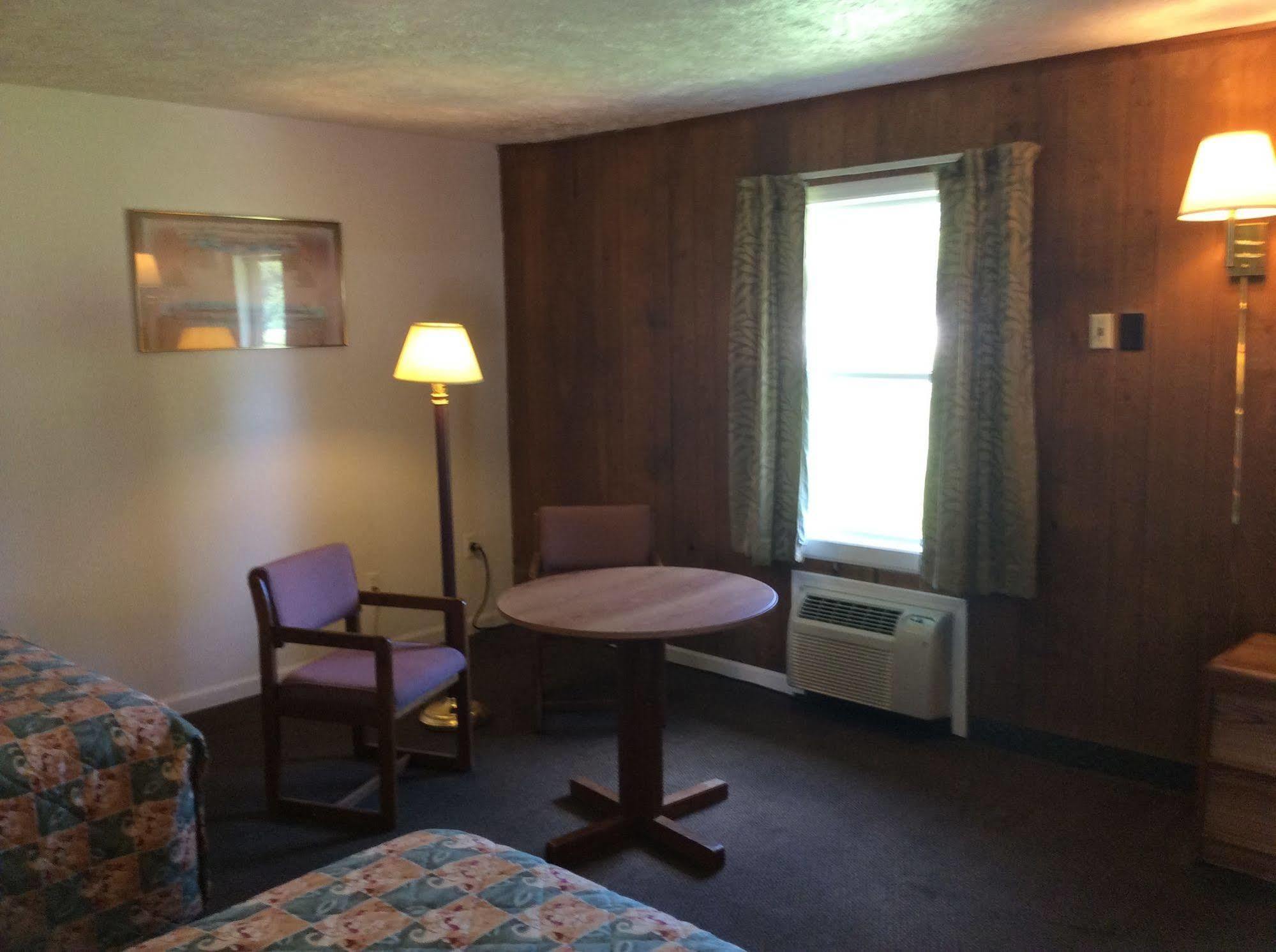 Woodridge Motel Terre Haute Exterior photo