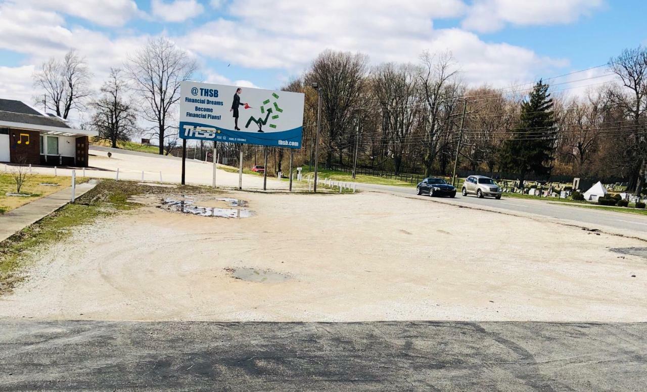 Woodridge Motel Terre Haute Exterior photo